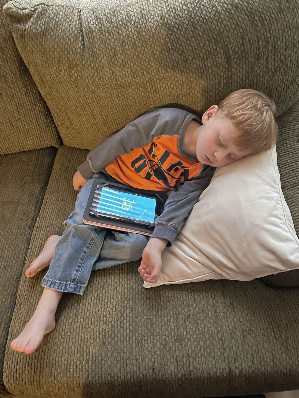 Infancias interrumpidas: Cómo las pantallas están transformando la niñez  "y cómo podemos protegerlos"